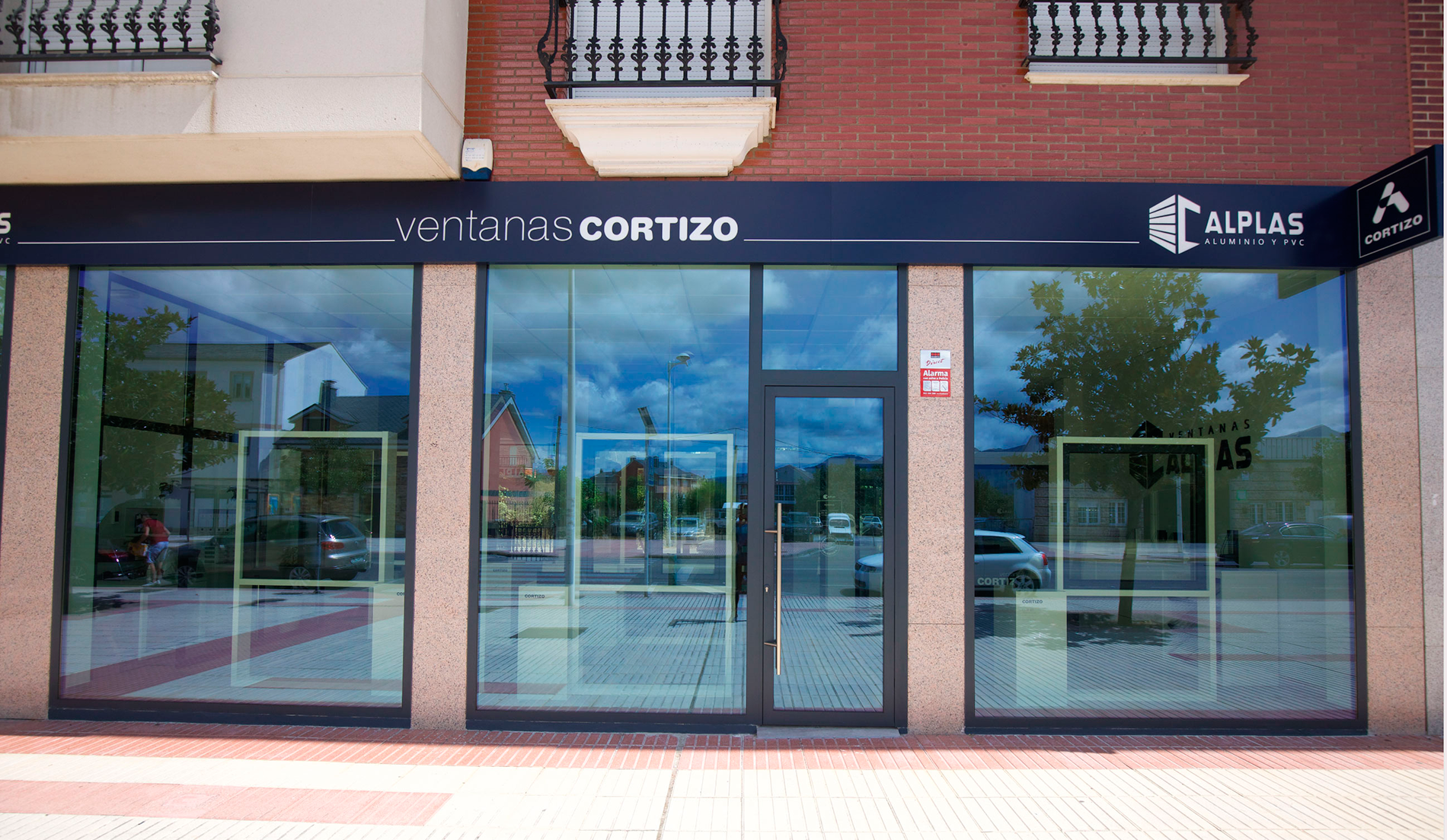 🥇Fabricamos ventanas PVC Cortizo, particulares - profesionales